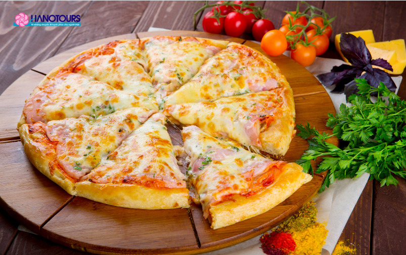 Pizza Venice nổi bật với đế bánh giòn rụm