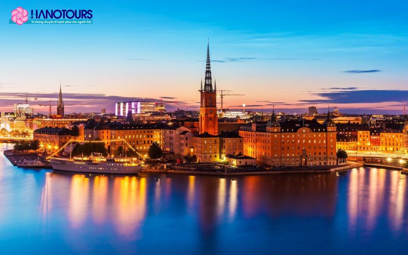 Thủ đô Stockholm được bao bọc bởi biển và hồ