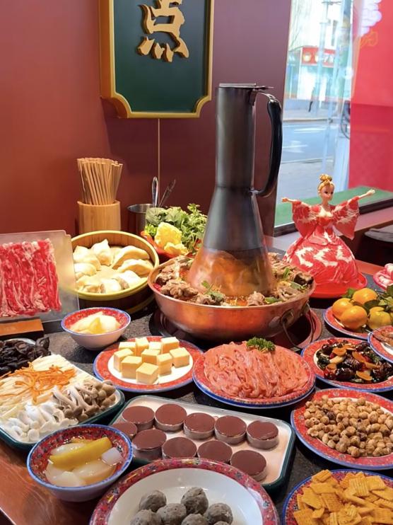 Lẩu Đông Bắc Trung Quốc – món ăn nóng hổi, đậm đà, đặc biệt hấp dẫn giữa tiết trời lạnh giá của Cáp Nhĩ Tân