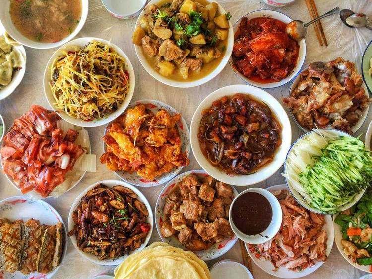 Những món ăn đặc trưng vùng Đông Bắc Trung Quốc mang hương vị đậm đà, dân dã, nổi bật với các món hầm, thịt và rau củ đặc trưng xứ lạnh