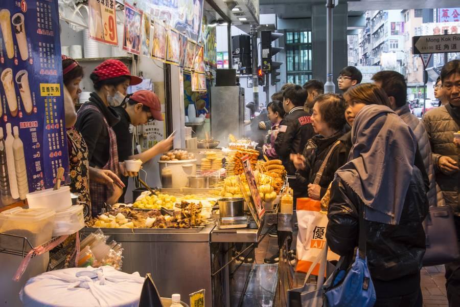 Ẩm thực đường phố Hồng Kông cuốn hút với cá viên, bánh trứng, siu mai và nhiều món ăn vặt đặc sắc giữa những khu phố nhộn nhịp