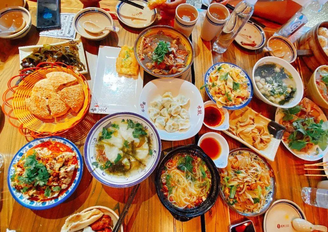Những món ăn đặc trưng Hà Nam mang hương vị đậm đà, dân dã, nổi bật với mì, súp và các món ăn truyền thống gắn liền với vùng đất Trung Nguyên
