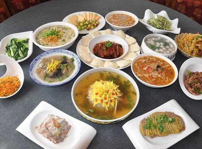 Thủy yến Lạc Dương – tinh hoa ẩm thực cố đô với chuỗi món ăn thanh nhẹ, nóng hổi, lần lượt được phục vụ như những làn nước nối tiếp