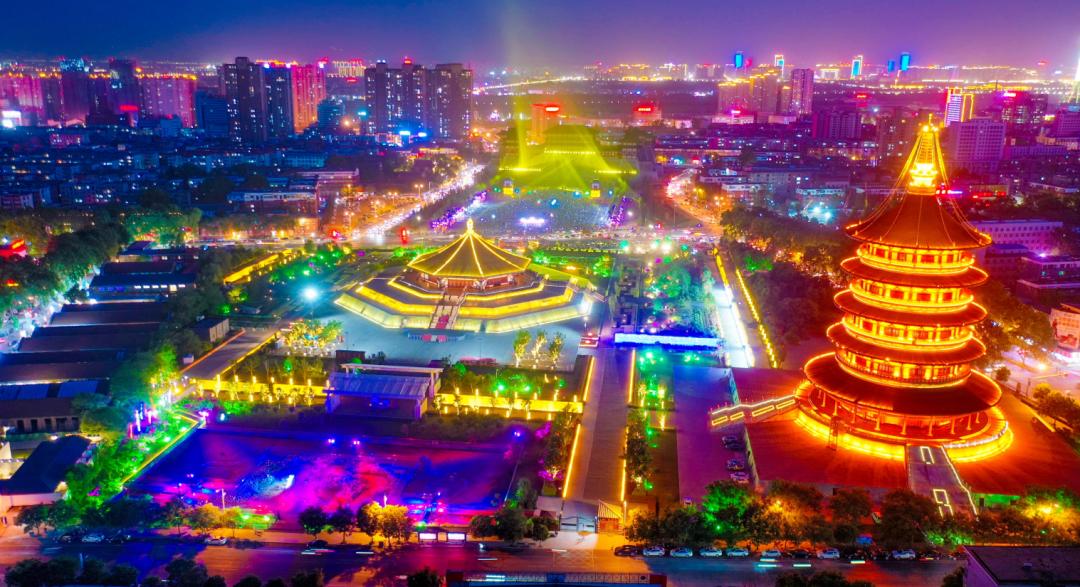 Cảm nhận vẻ đẹp Lạc Dương về đêm, khi những công trình cổ kính được thắp sáng, đưa cả cố đô nghìn năm khoác lên vẻ đẹp huyền ảo và rực rỡ