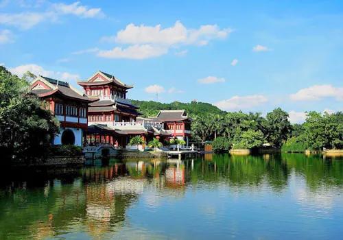 Hòa mình vào không gian xanh của Thanh Tú Sơn, tận hưởng bầu không khí trong lành và cảnh sắc thiên nhiên xanh mát giữa lòng Nam Ninh