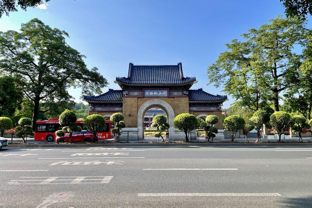 Nhà tưởng niệm Tôn Trung Sơn là công trình lịch sử nổi bật với kiến trúc truyền thống Trung Hoa uy nghi giữa Quảng Châu