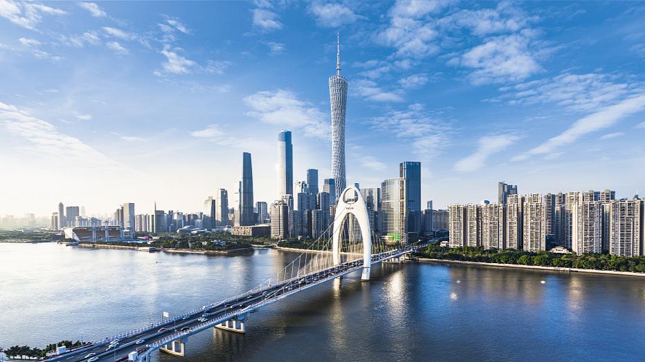 Quảng Châu là thành phố hiện đại bên dòng Châu Giang với nhiều công trình biểu tượng và nét văn hóa Quảng Đông đặc sắc