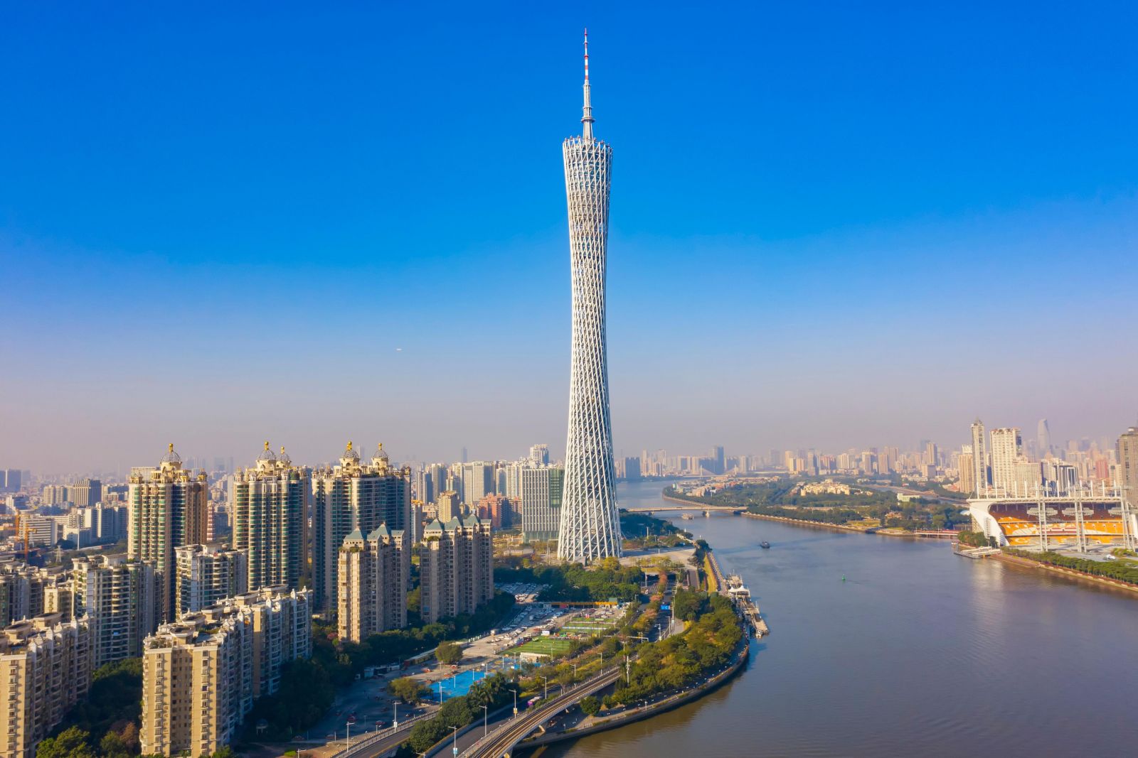 Tháp Canton là biểu tượng kiến trúc hiện đại nổi bật bên dòng Châu Giang ở Quảng Châu