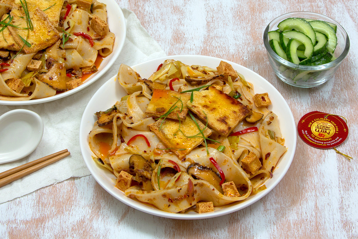 Mì Biang Biang chinh phục thực khách với sợi mì bản lớn, dai mềm, phủ dầu ớt thơm cay và đậm đà hương vị Thiểm Tây