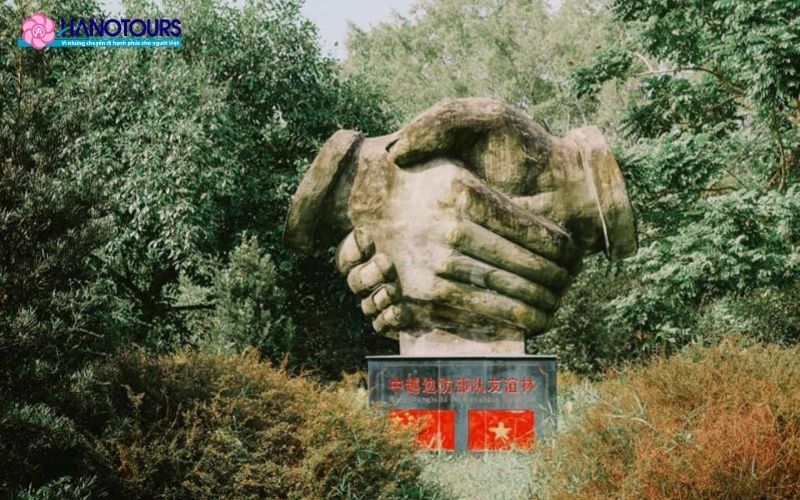 Công viên hữu nghị Trung - Việt
