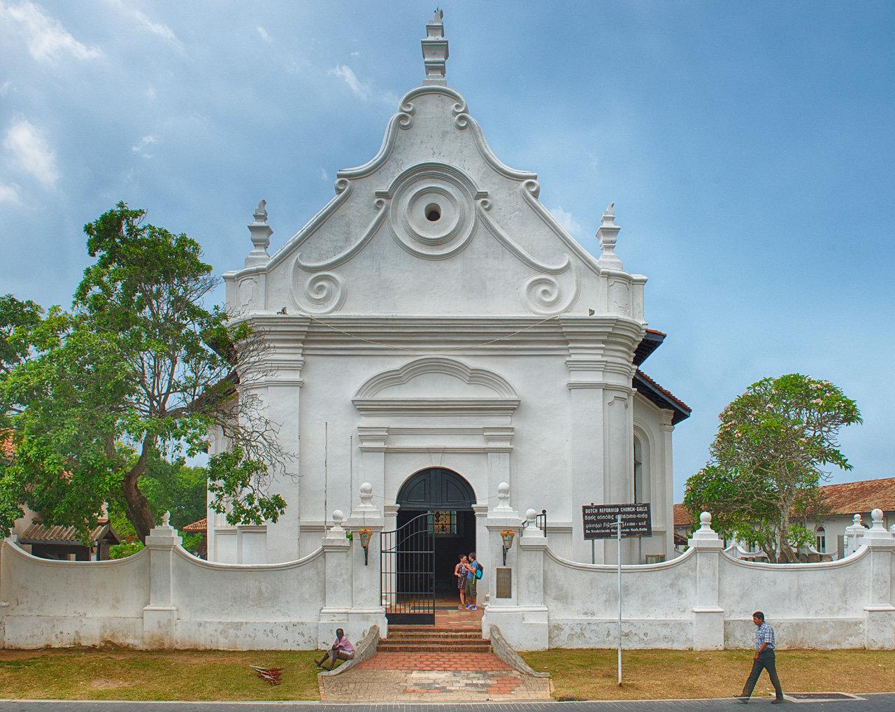 Dutch Reformed Church là nhà thờ cổ nổi bật trong Galle Fort với kiến trúc thuộc địa Hà Lan và không gian mang đậm dấu ấn lịch sử