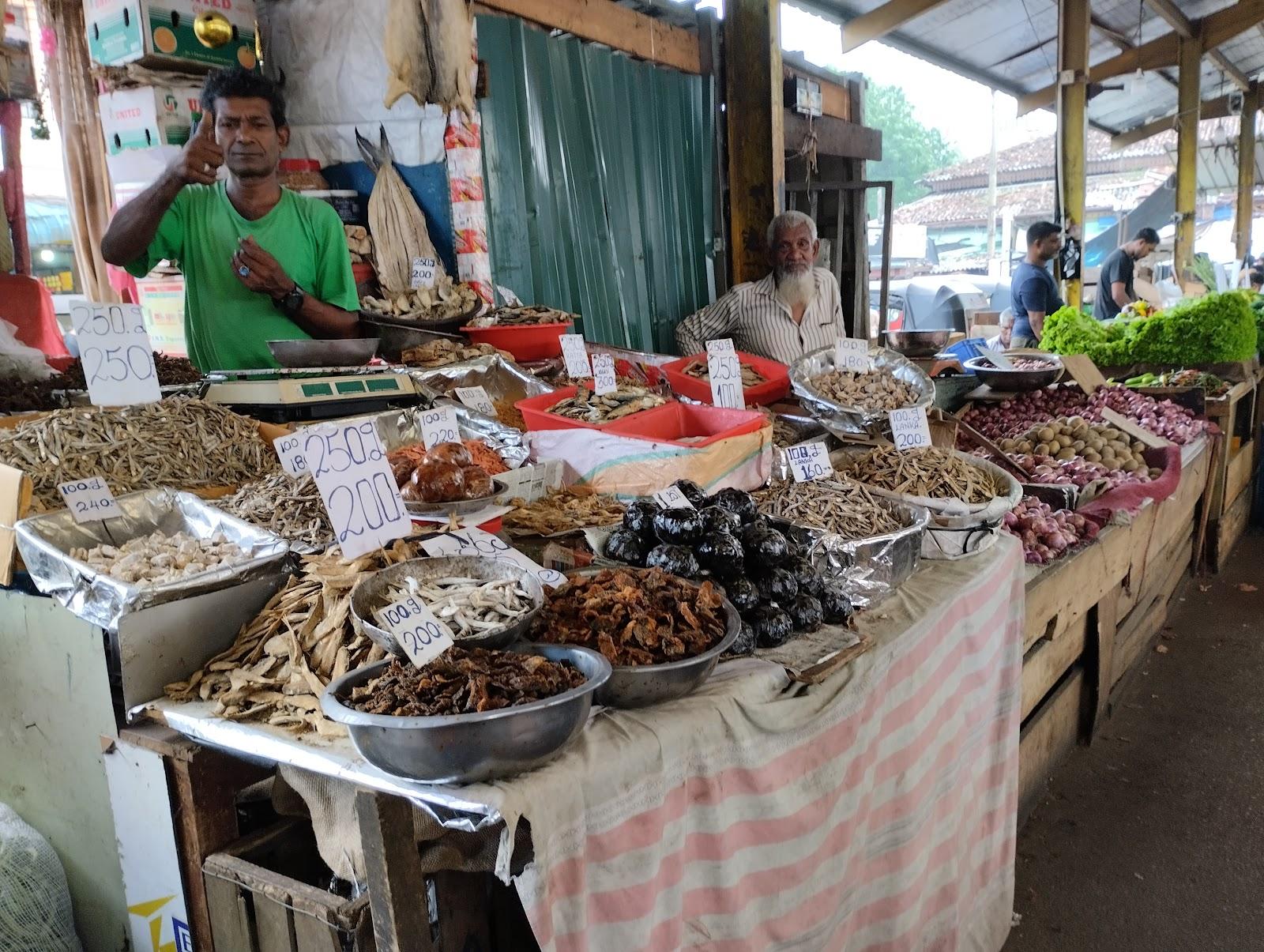 Cảm nhận đời sống địa phương tại Kalutara qua những khu chợ, con phố và nhịp sinh hoạt bình dị của người dân Sri Lanka