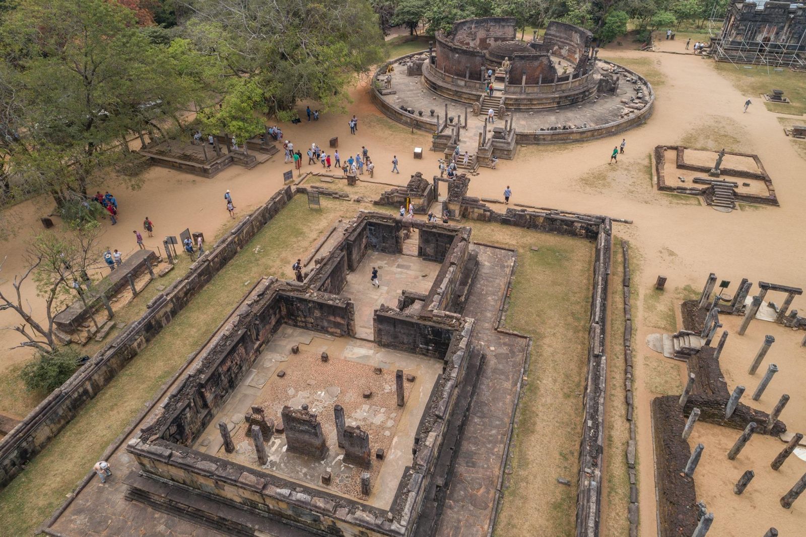 Polonnaruwa là cố đô cổ kính của Sri Lanka với những cung điện, đền thờ và tượng Phật đá lưu giữ dấu ấn của một thời kỳ lịch sử rực rỡ