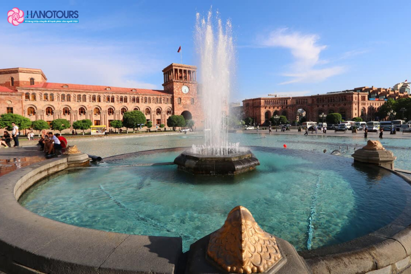 Yerevan là thủ đô và là thành phố lớn nhất của Armenia