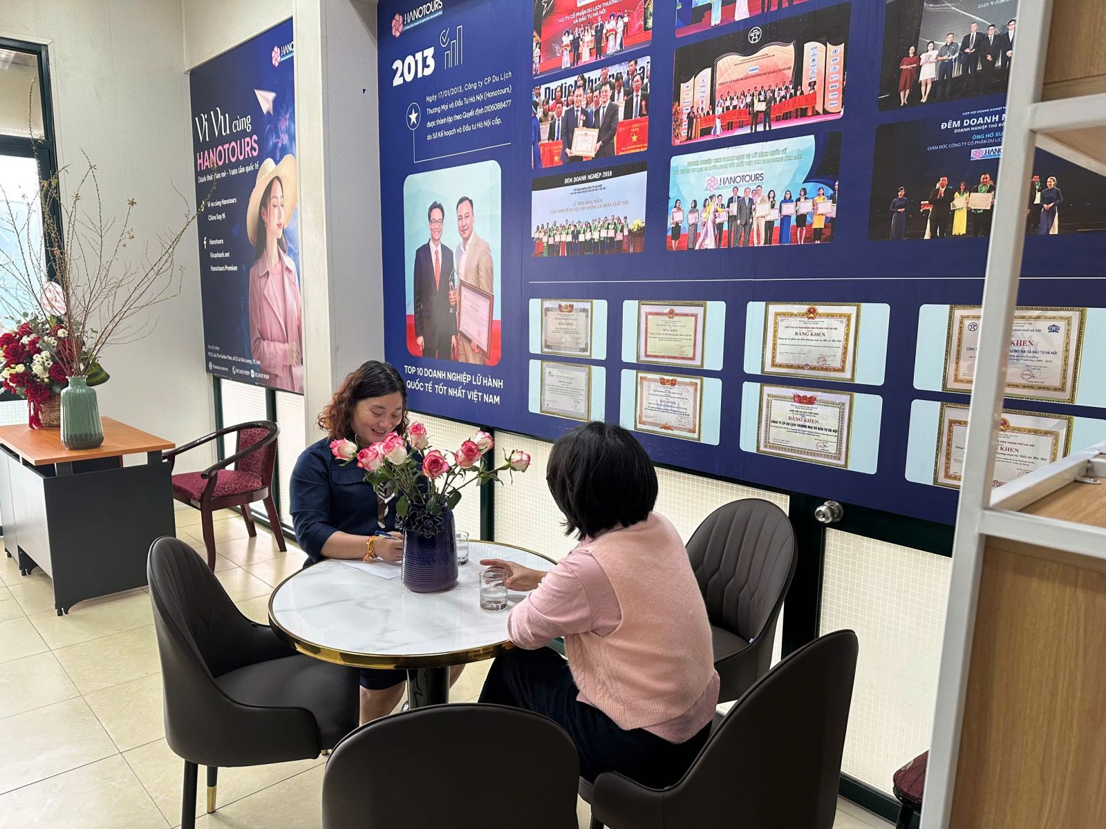 Văn phòng Hoàn Kiếm tiếp tục sứ mệnh mang đến những trải nghiệm sản phẩm, dịch vụ tốt nhất cho Quý khách hàng